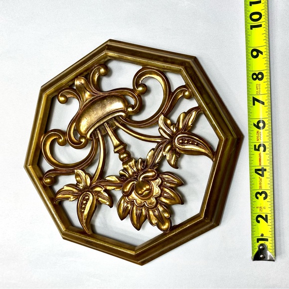 2 Scone Decoration Syroco Wall hangings 2 pc Set Octagon Hand Painted Gold - Picture 10 of 11